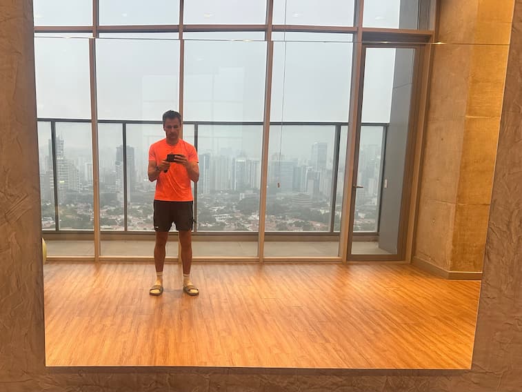 Foto do progresso no dia 59 da recuperação do joelho, marcando o fim das muletas