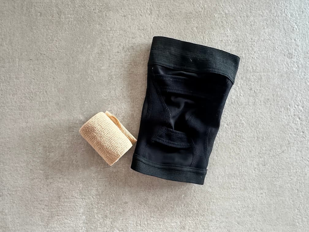 Compression sleeve on a knee in an airport setting